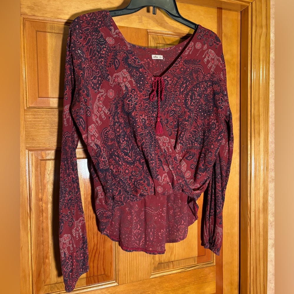 Holister maroon elephant print wrap top with tie size small can fit medium loose